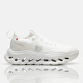 On tenis Cloudtilt "All White" en colaboración con Loewe