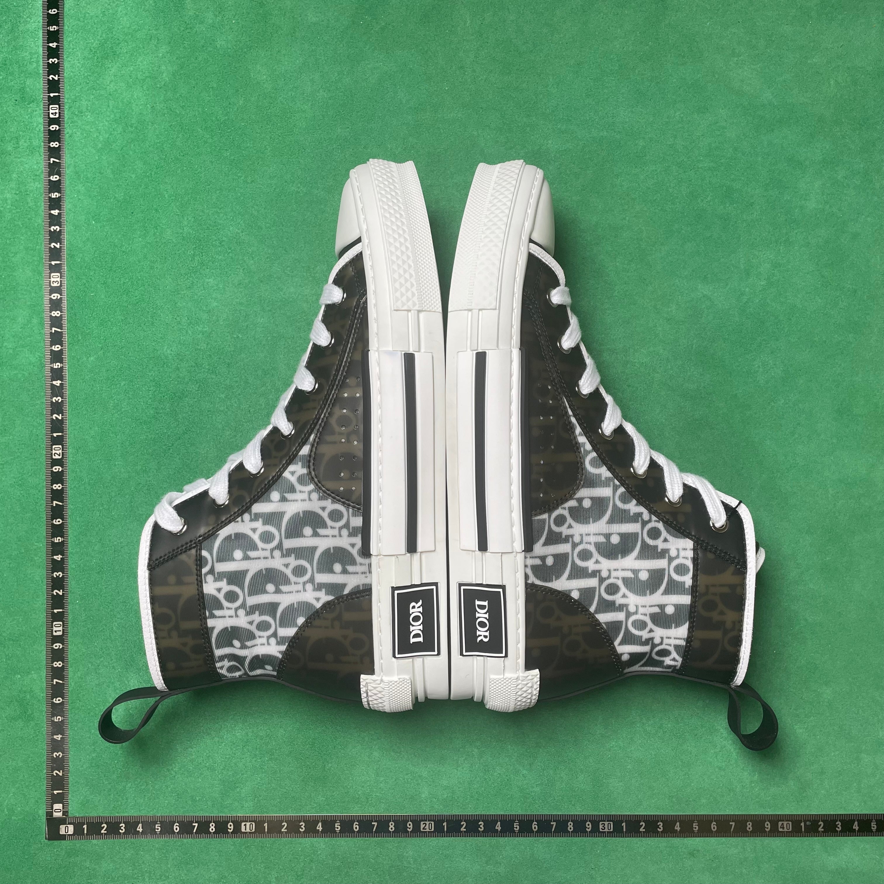 Dior B23