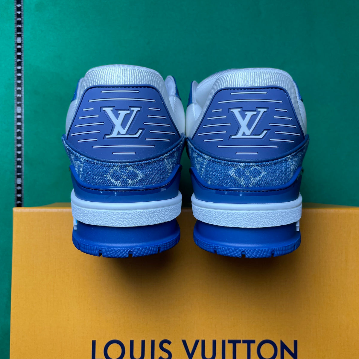 LV trainer Azul