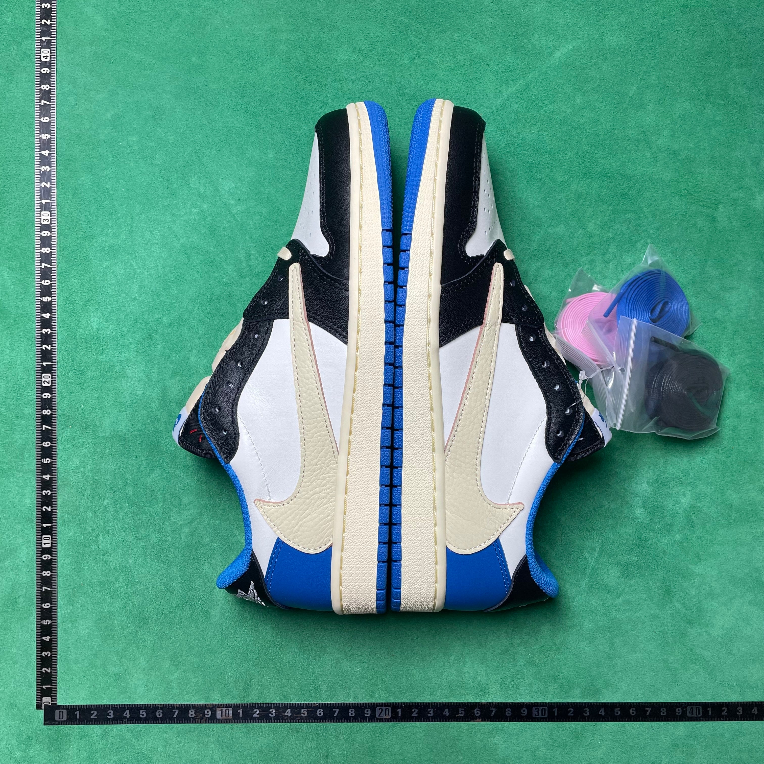 Jordan 1 Low OG SP de Jordan x Travis Scott "Fragment"