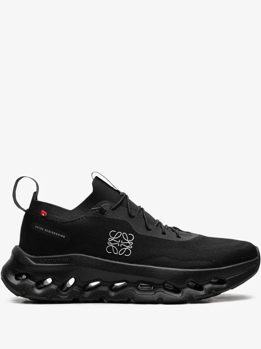 On tenis Cloudtilt All Black de On Running x Loewe