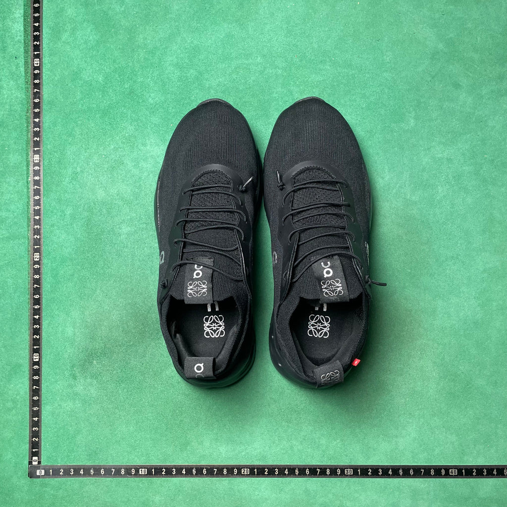 On tenis Cloudtilt All Black de On Running x Loewe