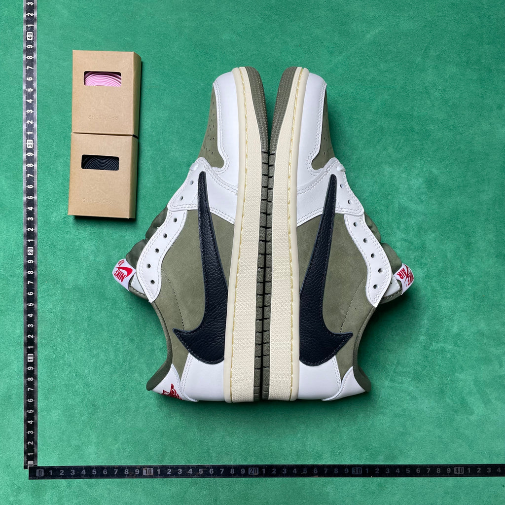 Travis Scott x Air Jordan 1 Low OG
