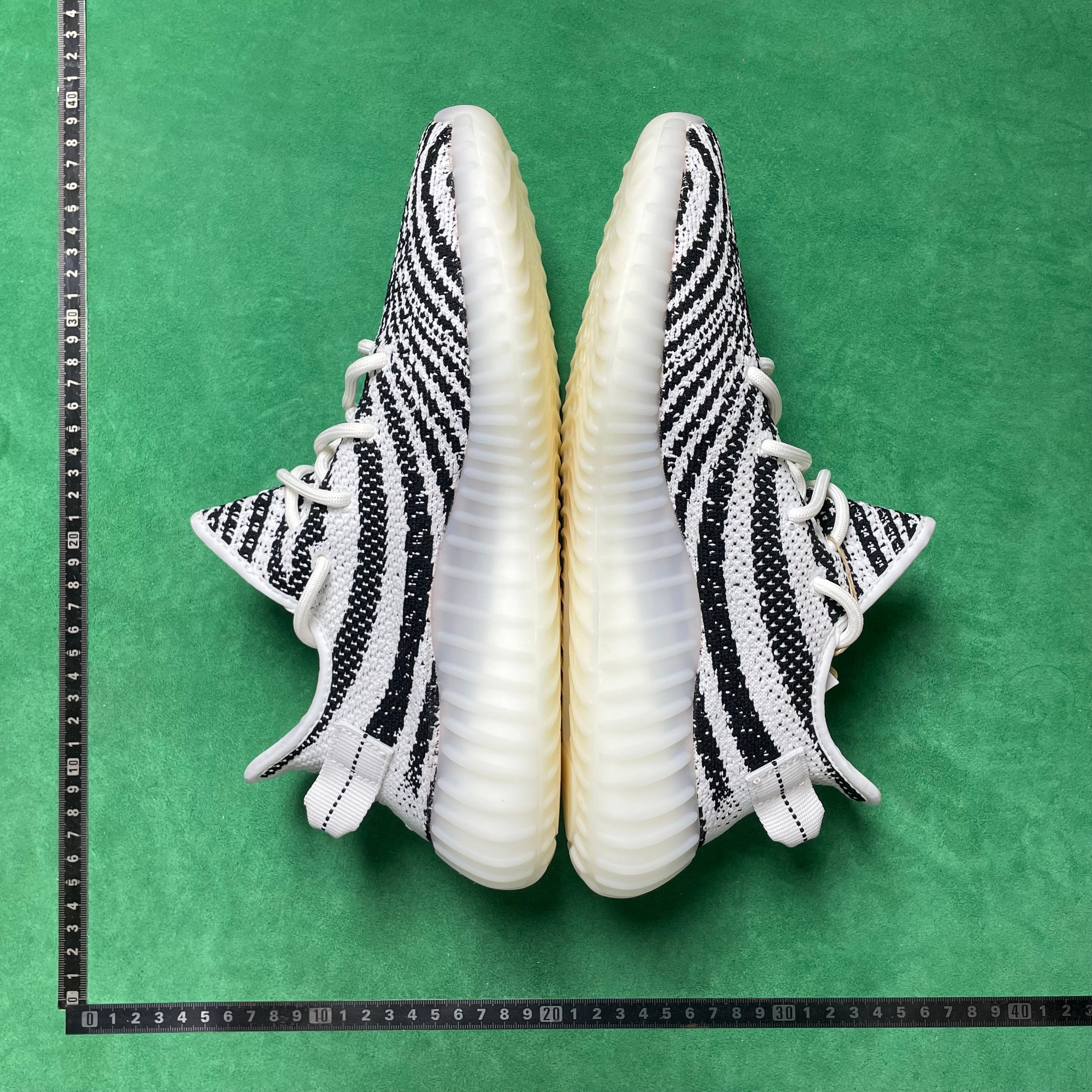 Yeezy Boost 350 VZ - Zebra