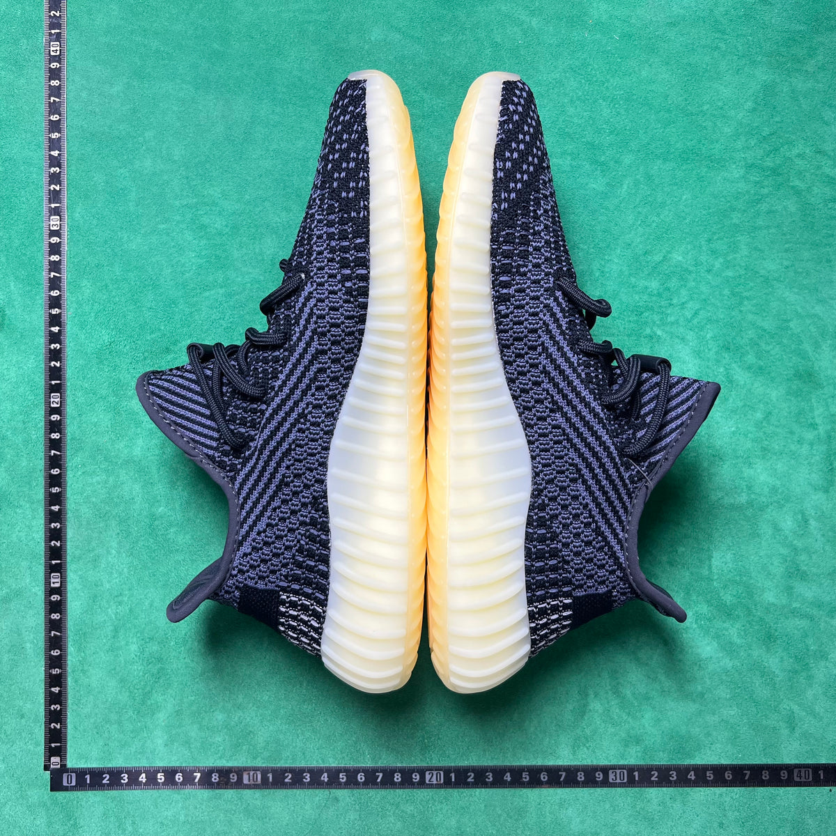 Yeezy Boost 350 V2 carbon