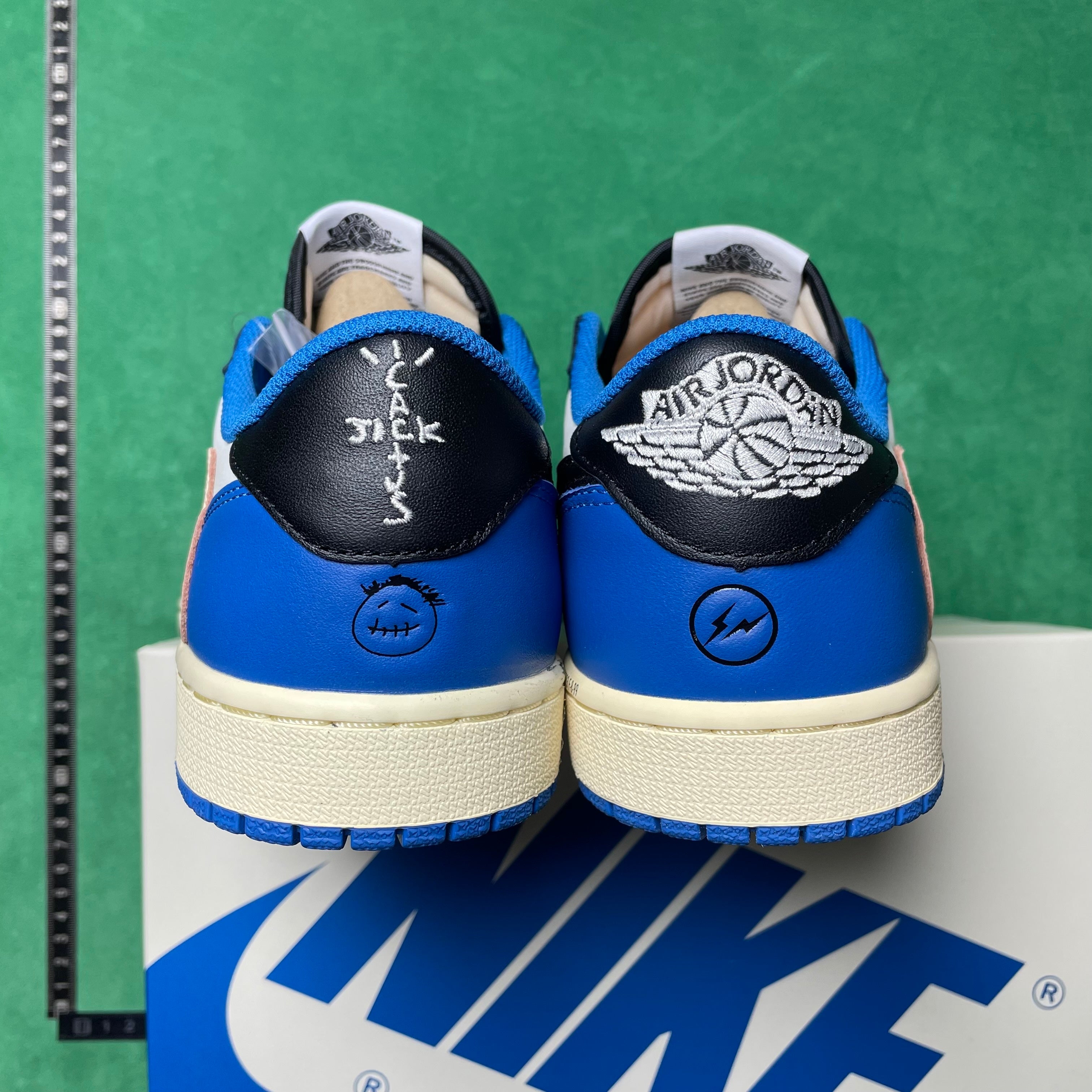 Jordan 1 Low OG SP de Jordan x Travis Scott "Fragment"