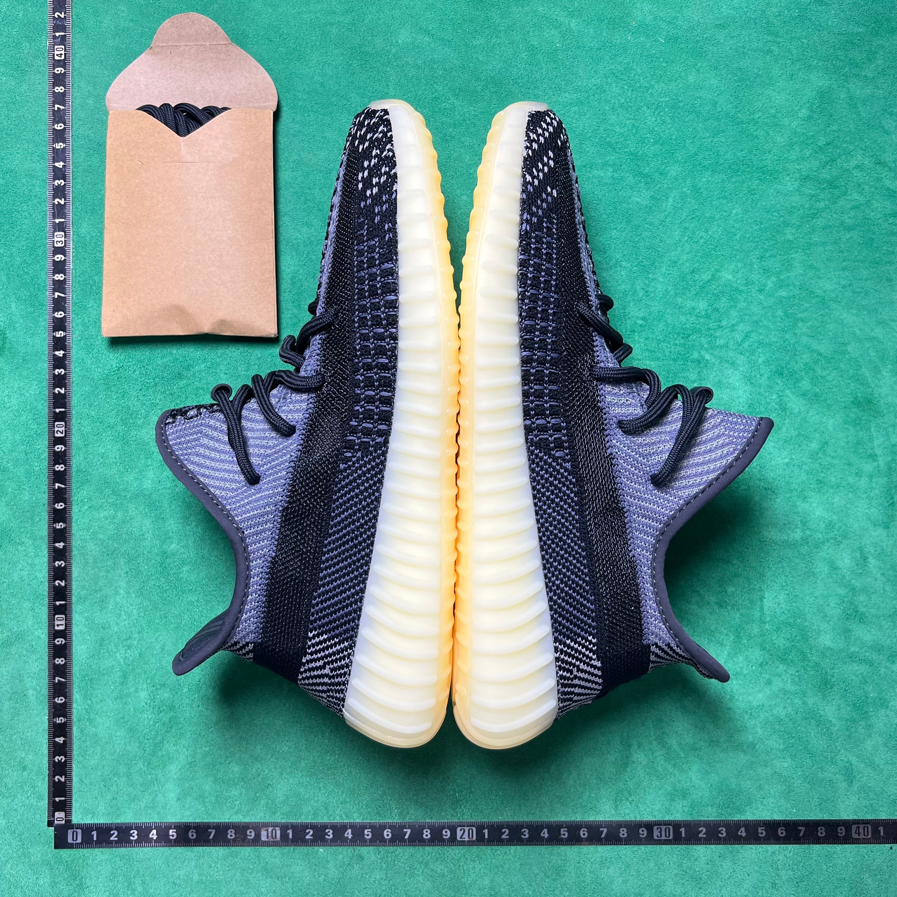 Yeezy Boost 350 V2 carbon